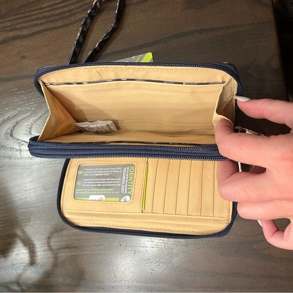 *NWT* Travelon Safe ID Cheetah Wallet - Picture 2 of 4